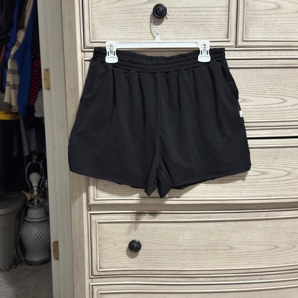 Vuori Womens Black Performance Athletic Shorts Elastic Waist Drawstring Pockets
